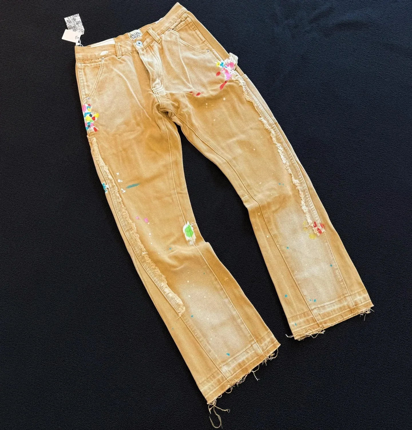 P230 model number: D402 GALLERY DEPT micro-flared distressed distressed jeans, three-dimensional version, loose and comfortable, not picky about body shape, factory precision, original factory quality control, same style for men and women, can be matched with couples, versatile recommendation, essential denim for all seasons, made of heavy-duty washed pure cotton denim fabric, after washing, soft and thick, very stylish when worn. Size: 28, 30, 32, 34, 36 (S-XXL) Color: Splicing Size reference # 28 pants length 100 waist 72 30 pants length 102 waist 76 32 pants length 104 waist 80 34 pants length 106 waist 84 36 pants length 108 waist 88